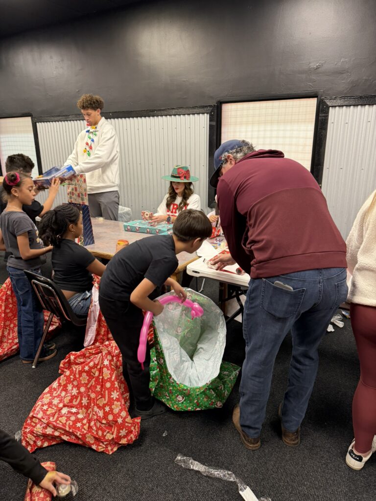 Barb Paton’s Holiday Huddle Celebrates Fourth Year Barb Paton’s Holiday Huddle Celebrates Fourth Year